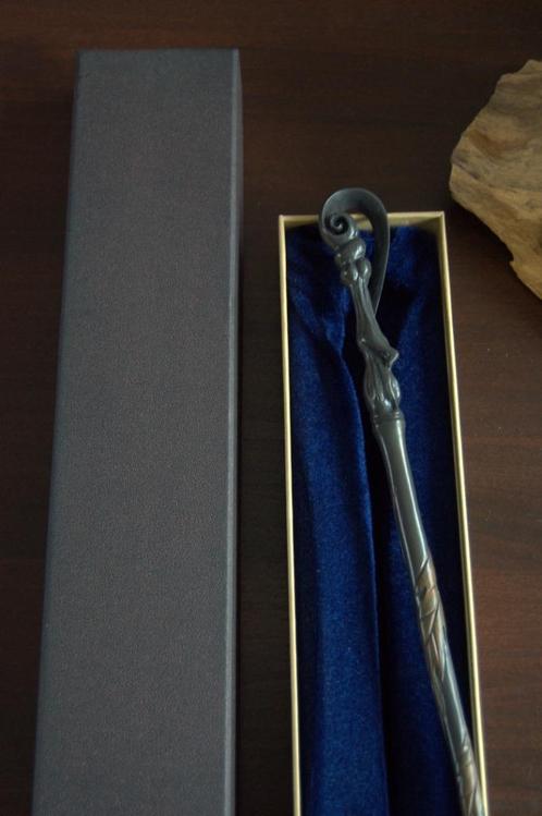 onofficiele wand + doos harry Potter Fleur Delacour, Verzamelen, Harry Potter, Nieuw, Replica, Ophalen of Verzenden