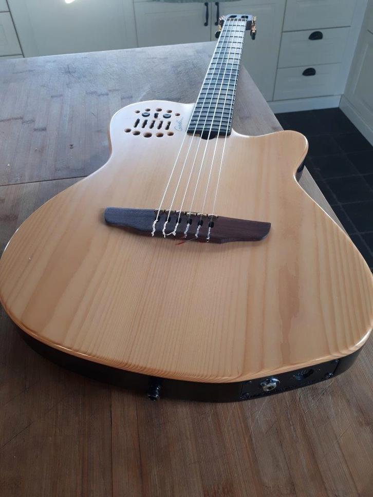 Godin  Multiac ACS- SA  Nylon, Muziek en Instrumenten, Snaarinstrumenten | Gitaren | Akoestisch, Zo goed als nieuw, Overige typen