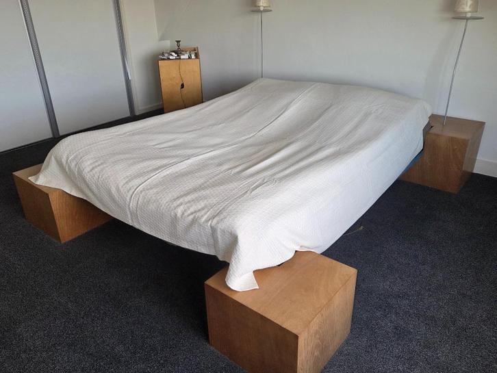 Bed, tweepersoonsbed, design, Huis en Inrichting, Overige Huis en Inrichting, Zo goed als nieuw, Ophalen