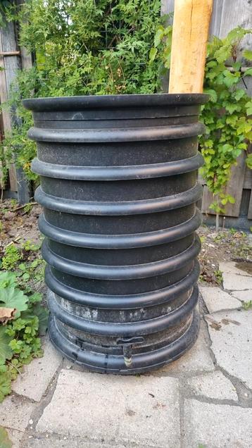 Wormenhotel / Compostvat beschikbaar voor biedingen
