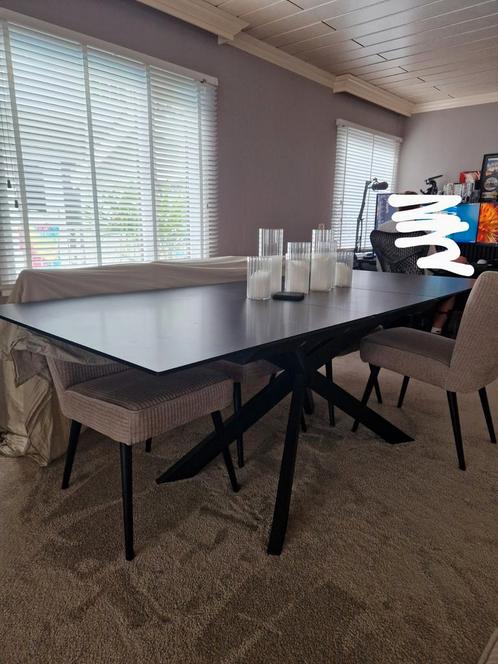 Mooie uitschuifbare eettafel – zwart glas en metaal, Huis en Inrichting, Tafels | Eettafels, Zo goed als nieuw, 50 tot 100 cm