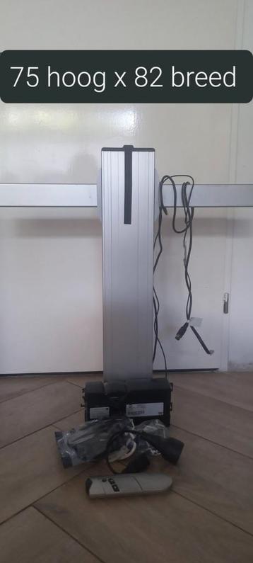 Elektrische tv voet Ergonomietechnik beschikbaar voor biedingen