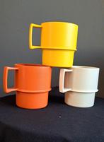 3 Retro vintage Tupperware bekers, wit oranje geel, Huis en Inrichting, Ophalen of Verzenden, Zo goed als nieuw, Geel, Beker of Kan