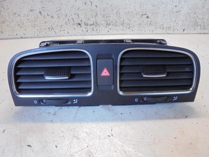 Luchtrooster Dashboard van een Volkswagen Golf, Auto-onderdelen, Dashboard en Schakelaars, Volkswagen, Gebruikt, 3 maanden garantie