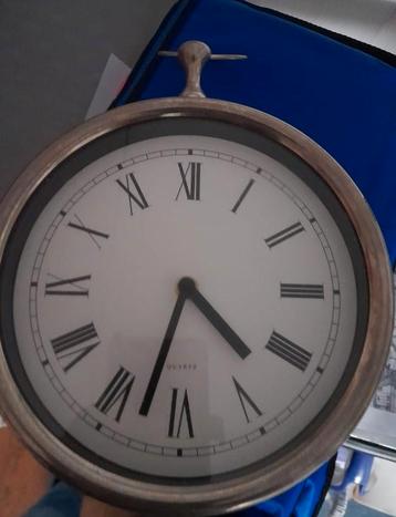 Hangklok beschikbaar voor biedingen