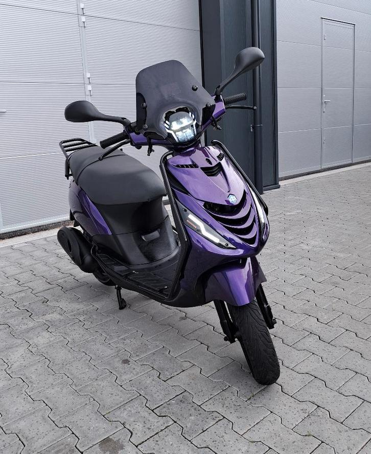 Piaggio Zip 4T Scooter Glans Paars FULL LED (BROM), Fietsen en Brommers, Scooters | Aprilia, Zo goed als nieuw, Overige modellen