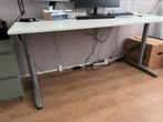 Ikea bureau, in hoogte verstelbaar, Huis en Inrichting, Bureaus, Ophalen, In hoogte verstelbaar, Gebruikt, Bureau