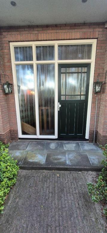 Gebruikte kunststof kozijnen - Kozijn met voordeur 2220x2700 beschikbaar voor biedingen
