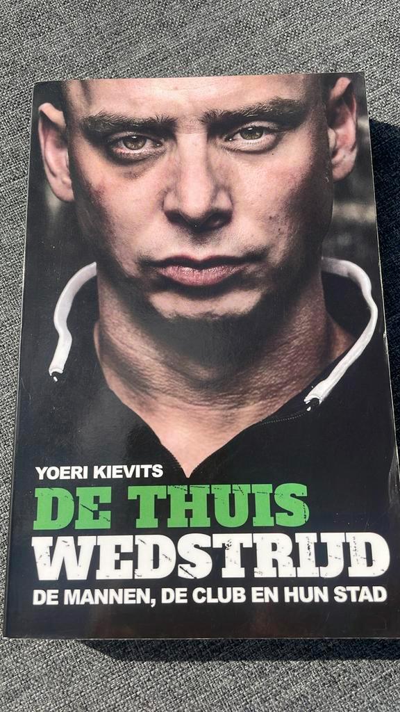 Yoeri Kievits - De Thuiswedstrijd, Boeken, Overige Boeken, Zo goed als nieuw, Ophalen