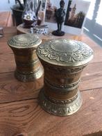 Twee mooi bewerkte messing potjes 12 cm hoog koper tabak, Antiek en Kunst, Antiek | Koper en Brons, Ophalen of Verzenden