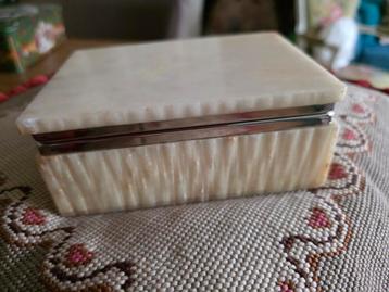 Onyx marmeren sieradendoosje beschikbaar voor biedingen