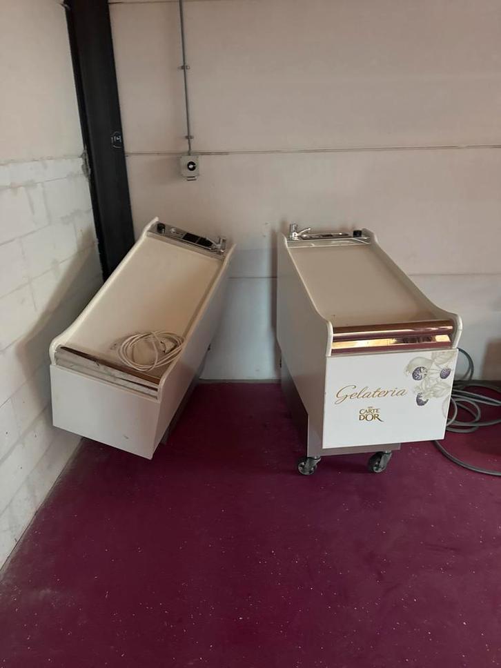 2 Ijsvitrines met kraan - 1 wiel defect, Zakelijke goederen, Horeca | Keukenapparatuur, Koelen en Vriezen, Gebruikt, Ophalen