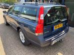 Volvo XC70 2.5 T Kinetic 4WD / NL Auto / H.Leer / Trekhaak, Auto's, Zwart, Blauw, 2521 cc, Handgeschakeld