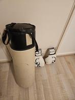 nm boksbal met nieuwe boks handschoenen, Sport en Fitness, Boksen, Ophalen, Boksbal