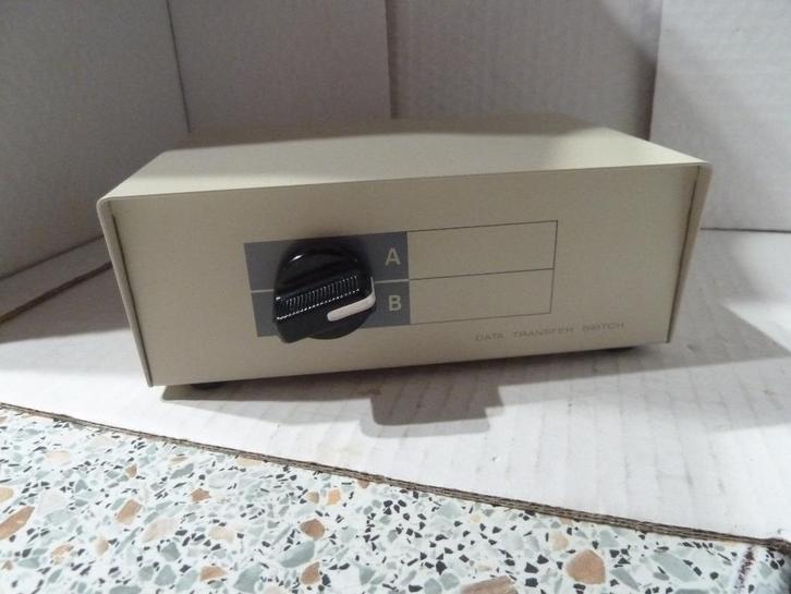 Scart kabel schakelaar 2 x, Audio, Tv en Foto, Audiokabels en Televisiekabels, Zo goed als nieuw, Scartkabel, Minder dan 2 meter