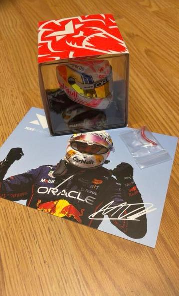 Max Verstappen Seizoenhelm 2023 1:4 beschikbaar voor biedingen