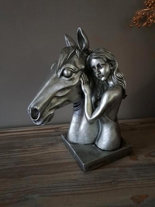 Beeld paard en meisje polyresin oud zilver, Antiek en Kunst, Kunst | Beelden en Houtsnijwerken, Ophalen of Verzenden