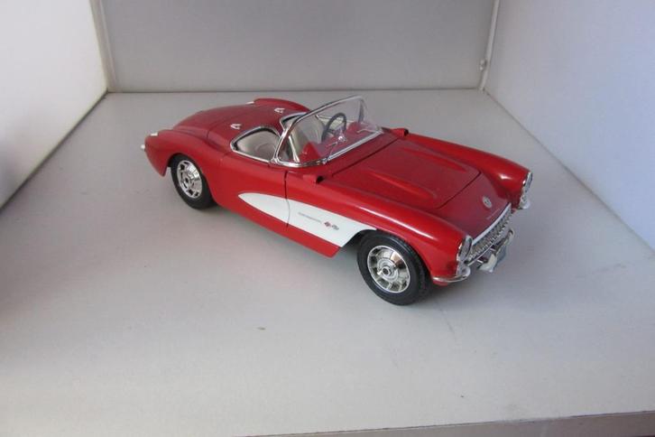 Chrevrolet Corvet cabrio 1957 1;18, Hobby en Vrije tijd, Modelauto's | 1:18, Zo goed als nieuw, Auto, Bburago, Ophalen of Verzenden