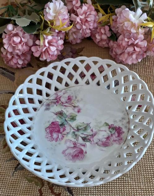 Mooi brocant (koekjes) schaaltje, open gewerkt, roze rozen, Antiek en Kunst, Curiosa en Brocante, Ophalen of Verzenden