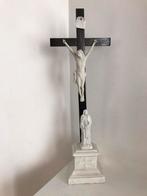 Kruisbeeld porselein Crucifix, Antiek en Kunst, Antiek | Religie, Ophalen of Verzenden