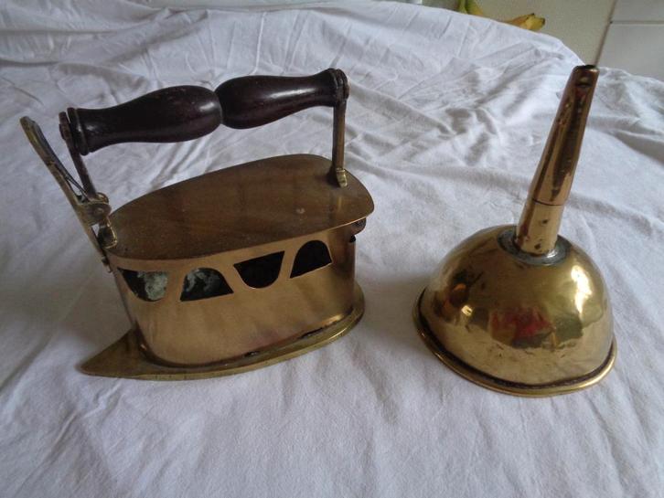 Antieke Koperen Trechter  en Strijkijzer.Heel mooi !, Antiek en Kunst, Antiek | Koper en Brons, Koper, Ophalen