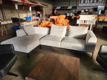 Bankstel met gratis salontafel beschikbaar voor biedingen