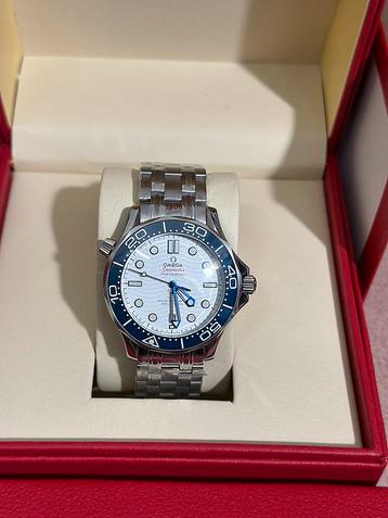 Omega Seamaster Diver Co-Axial Master Chronometer Wit/Blauw beschikbaar voor biedingen