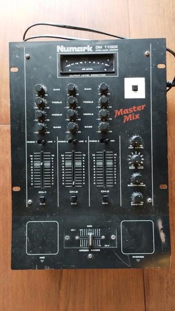 Numark DM1100X DJ mixer. 3 kanalen phono/line/mic beschikbaar voor biedingen