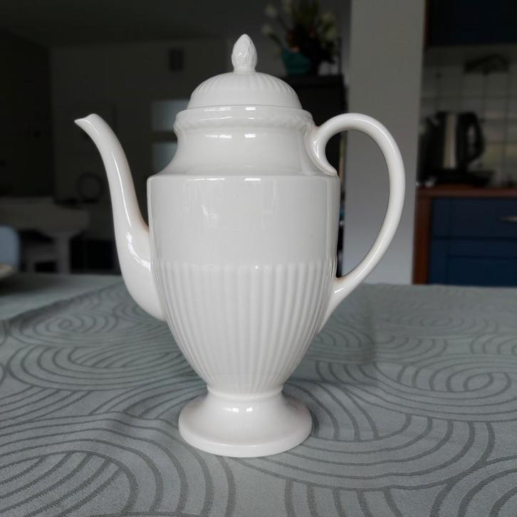 NIEUW Wedgwood Edme koffiepot met deksel, Huis en Inrichting, Keuken | Servies, Nieuw, Overige typen, Wedgwood, Aardewerk, Ophalen of Verzenden