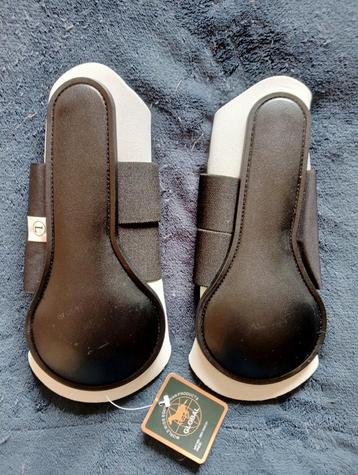 Nieuwe grijs zwarte Global beenbeschermers mt L/full  beschikbaar voor biedingen