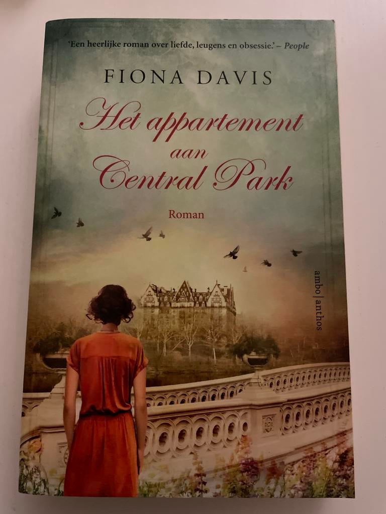 Roman - Het appartement aan Central Park van Fiona Davis, Ophalen of Verzenden, Gelezen, Nederland
