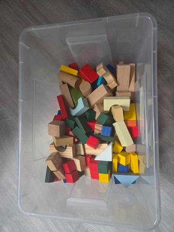 Grote bak houten blokken beschikbaar voor biedingen