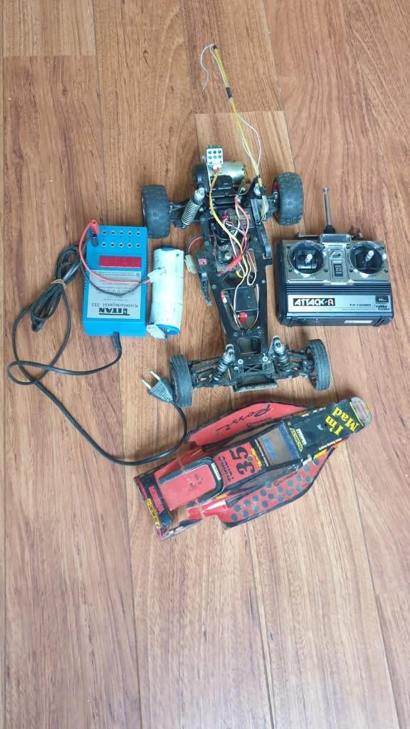 Vintage RC auto + afstandsbediening – 30 jaar oud – ongetest, Ophalen, Gebruikt