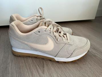 Nike md runner, maat 39, beige creme beschikbaar voor biedingen