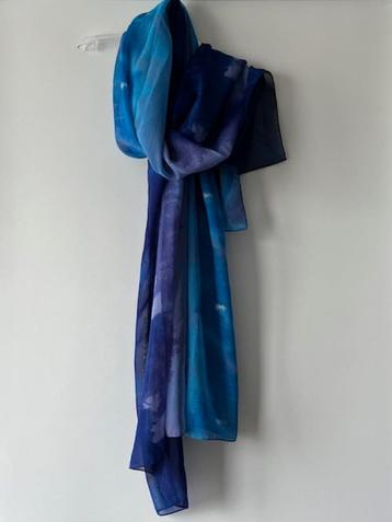 Grote langwerpige dames sjaal in blauw tinten