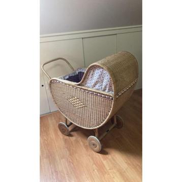 kinderwagen antiek, decoratie of praktisch gebruik beschikbaar voor biedingen