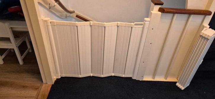 Opvouwbaar traphekje 89cm - BabyDan Guard Me, Kinderen en Baby's, Traphekjes, Zo goed als nieuw, Oprolhekje, Overige materialen