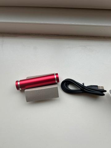 Rode USB Powerbank -  nieuw! 5v 1a 2000mah beschikbaar voor biedingen
