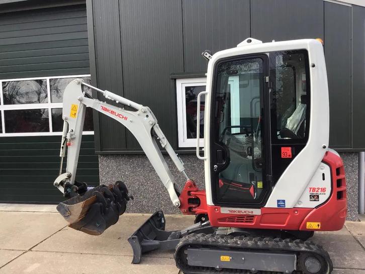 Takeuchi TB216 met maar 150 uur (bj 2025), Zakelijke goederen, Machines en Bouw | Kranen en Graafmachines, Graafmachine