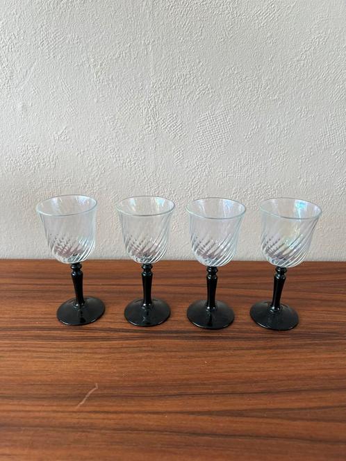 Vintage likeurglaasjes Luminarc swirl zwarte voet, Verzamelen, Glas en Borrelglaasjes, Zo goed als nieuw, Overige typen, Ophalen of Verzenden