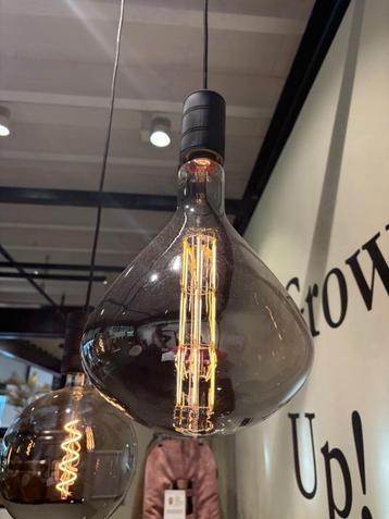 Hang lamp beschikbaar voor biedingen