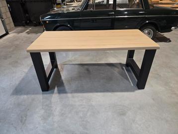 Industriele tafels eiken beschikbaar voor biedingen