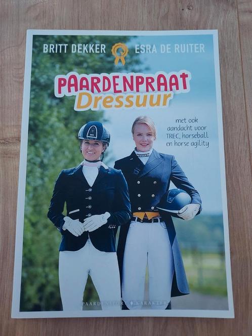 Britt Dekker - Paardenpraat Dressuur, Boeken, Kinderboeken | Jeugd | onder 10 jaar, Zo goed als nieuw, Ophalen