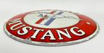 Ford Mustang logo rond relief reclamebord van metaal deco, Verzamelen, Ophalen of Verzenden, Nieuw, Auto's