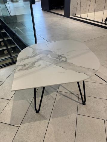 Uniek Salontafeltje – Dekton Aura – Design&Duurzaamheid in 1 beschikbaar voor biedingen