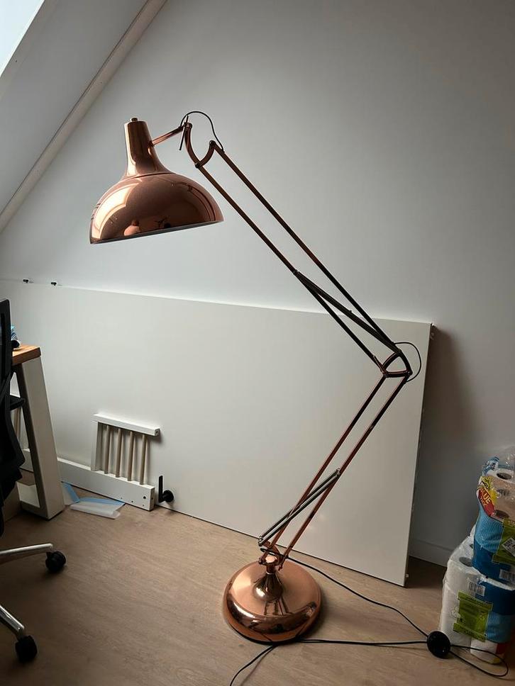Koperen Staande Lamp - Stijlvol Design, Huis en Inrichting, Lampen | Vloerlampen, Zo goed als nieuw, 150 tot 200 cm, Metaal, Ophalen