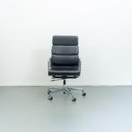 4x Vitra Eames EA 219 Softpad Zwart Leer - Chroom, Huis en Inrichting, Ophalen of Verzenden, Zo goed als nieuw, Zwart, Bureaustoel