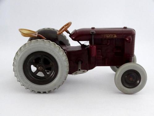Jaren '50 Bakelieten Zetor 25 Tractor, Antiek en Kunst, Antiek | Speelgoed, Verzenden