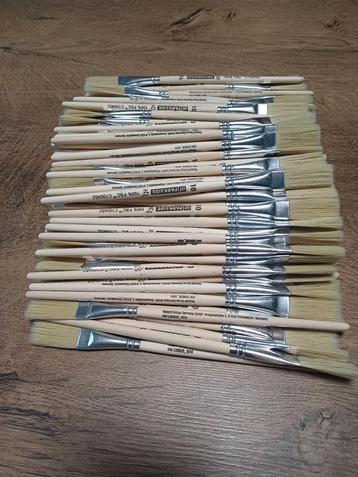 Ca. 100 kwasten  beschikbaar voor biedingen