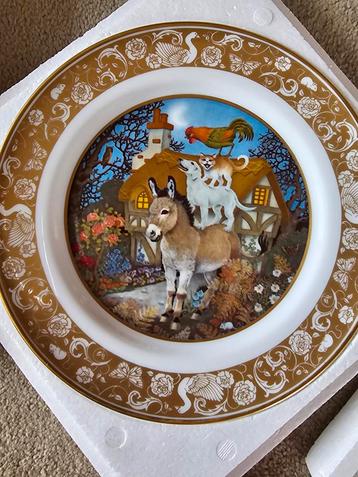 2 porseleinen bordjes uit the Grimms Fairy Tales collectie beschikbaar voor biedingen